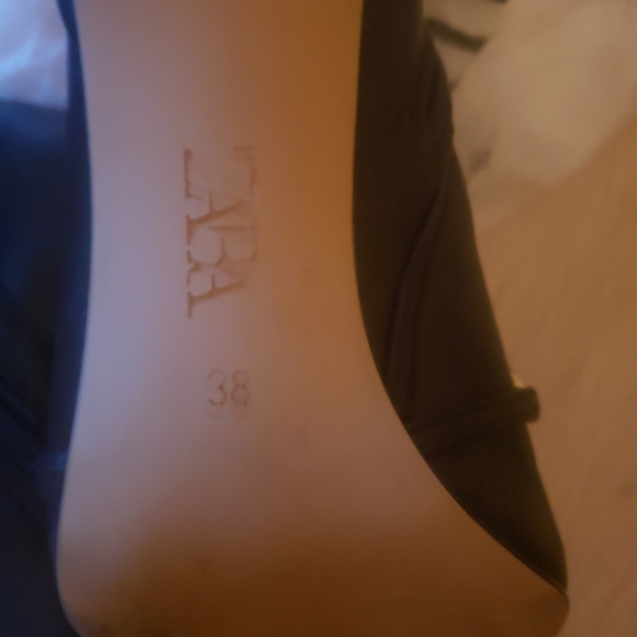 Gorgeous black sock booties with gold chain - Picture 7 of 9